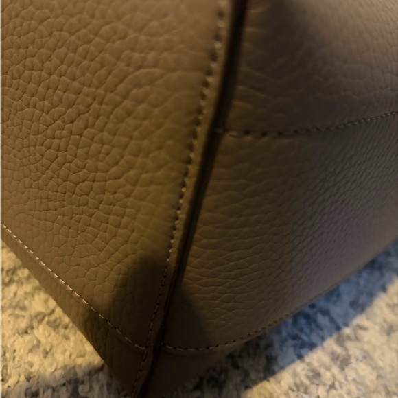 Cuyana Oversized Linea Bucket Bag - Picture 9 of 13